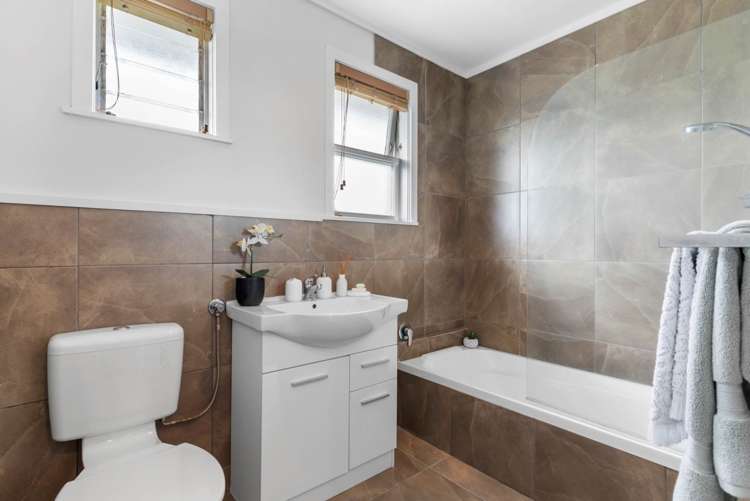 24 Tairere Crescent Rosehill_13