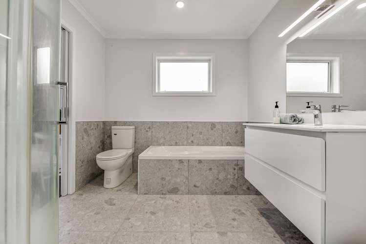 5a Morrison Crescent Glenview_5