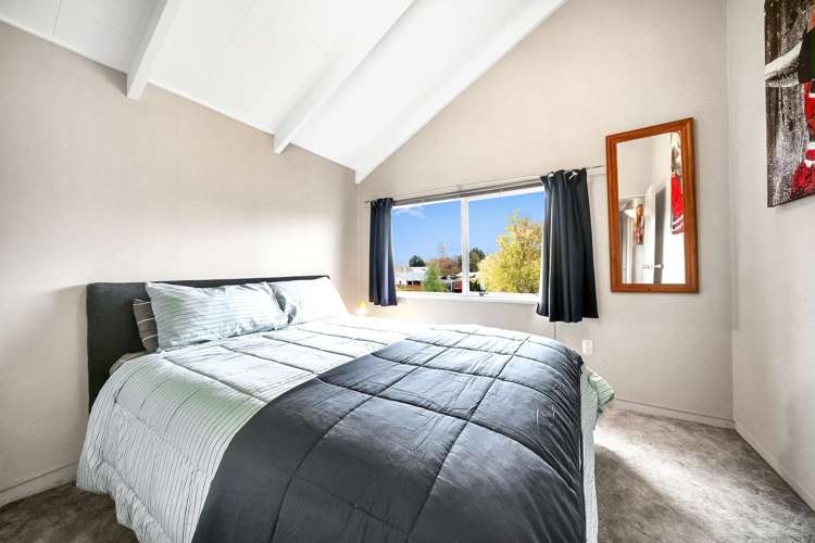 10 Pompolona Street Te Anau_12