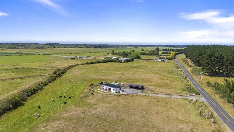 1121 Parewanui Road Parewanui_24