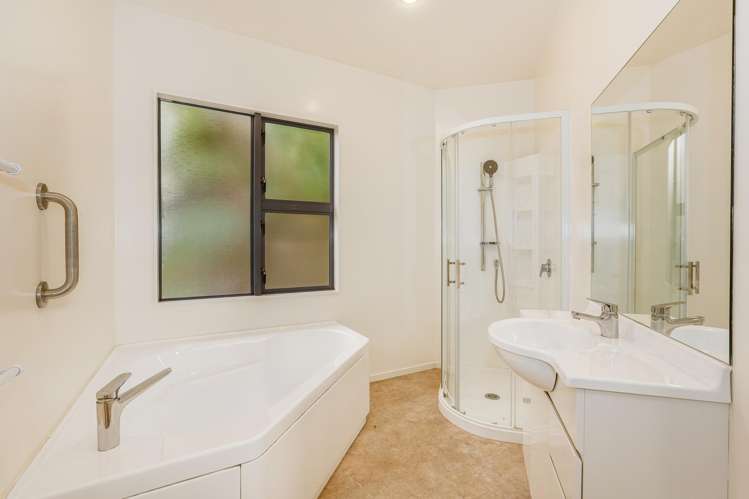 10 Signallers Grove Strathmore Park_21