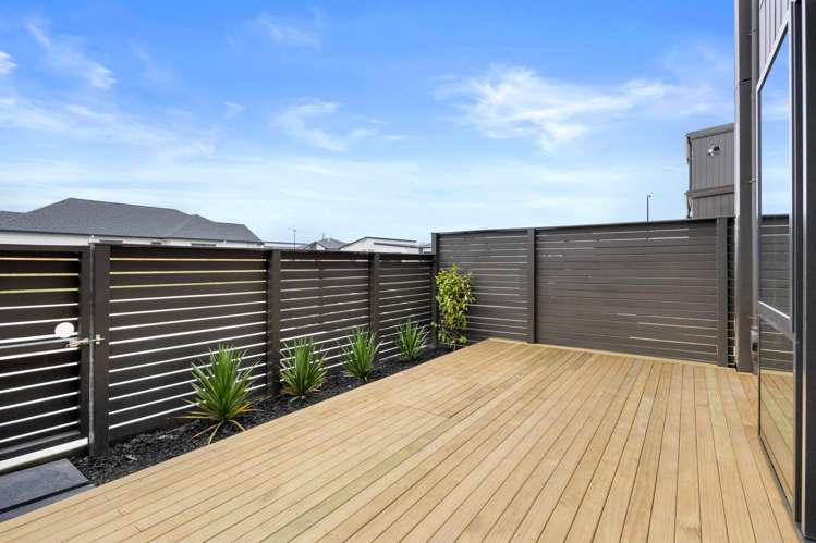 121 Otuwairoa Esplanade Papakura_23