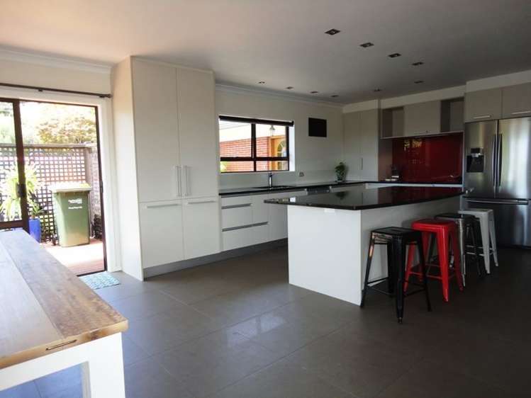 69 Awanui Rise Papakura_9