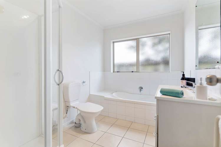 51 Nicholas Gibbons Drive Clendon Park_14