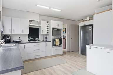 2/18 Sailmaker Close_3