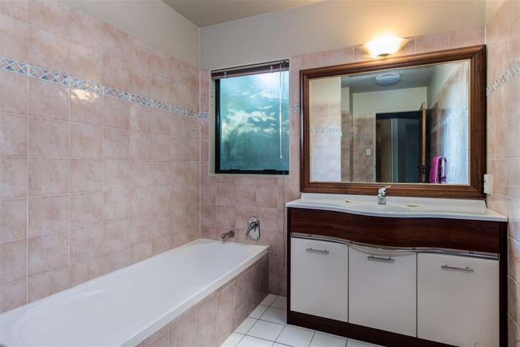 14 Hamana Street Narrow Neck_18