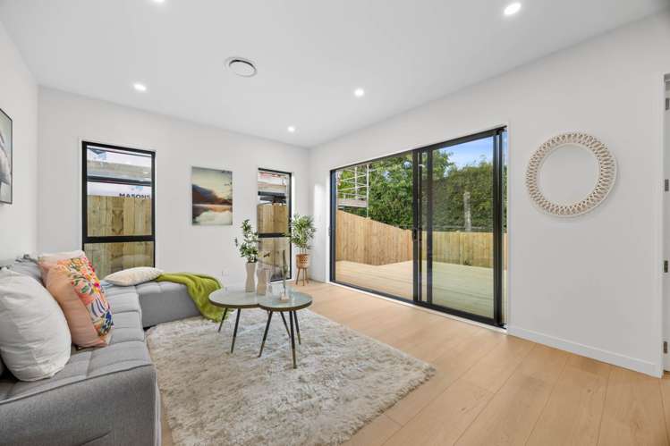 12 & 14 Furlough Road Opaheke_11