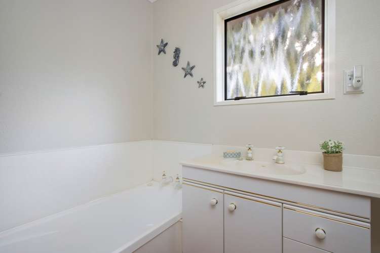 97 Morton Road Aongatete_13
