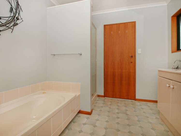 66 Pacific Drive Fitzherbert_11