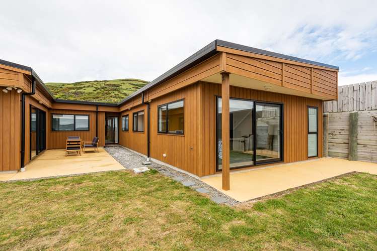 16 Red Beech Avenue Woodridge_21