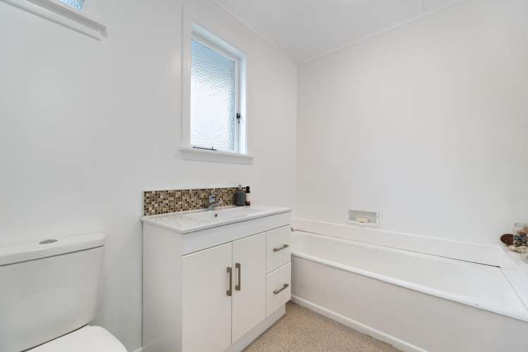 85 Barry Road Waihi_13