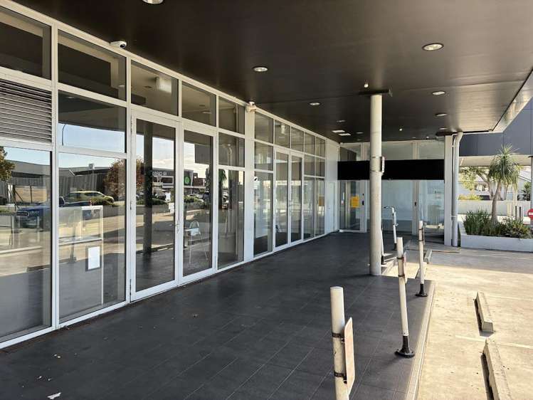 Retail 1/288 Lincoln Road Henderson Valley_10