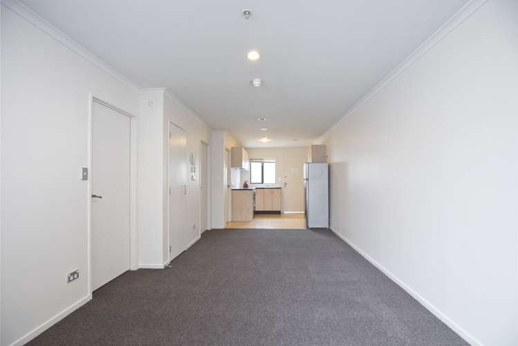 B713/176 Broadway Newmarket_11