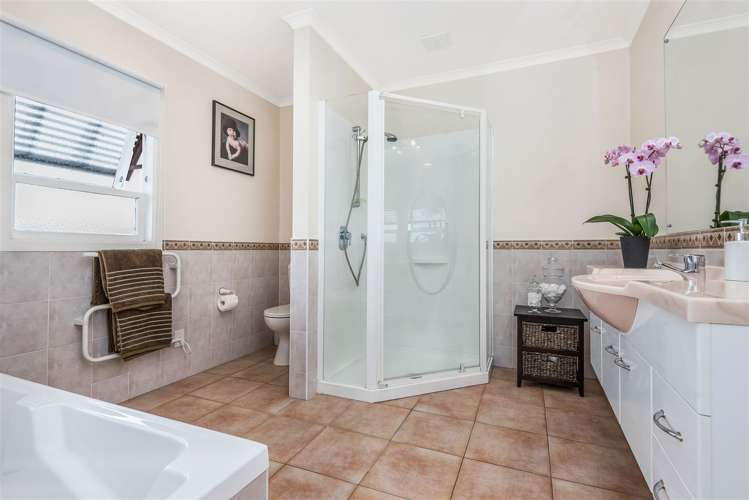 6 Marine Parade Mellons Bay_6