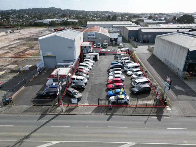 HIGH PROFILE 870M² YARD