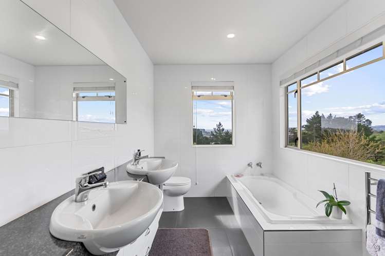 592 Redoubt Road Flat Bush_15