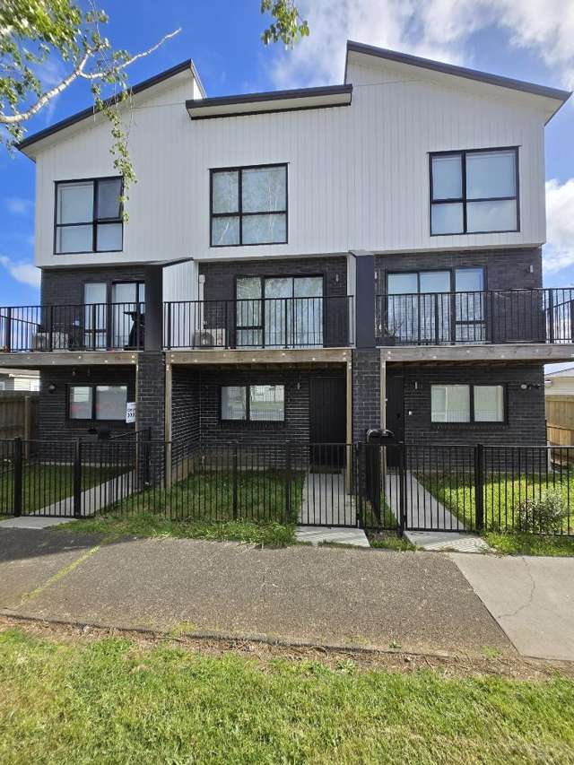 Modern 3-Bedroom Townhouse for Rent in Manurewa