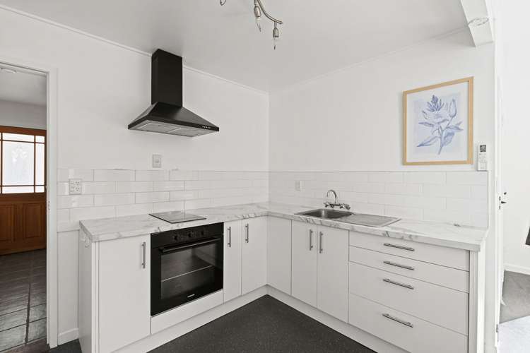 20 Shakespeare Road Bastia Hill_19