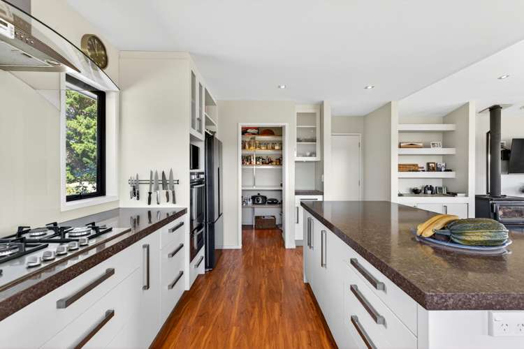 701 River Road Otane_22