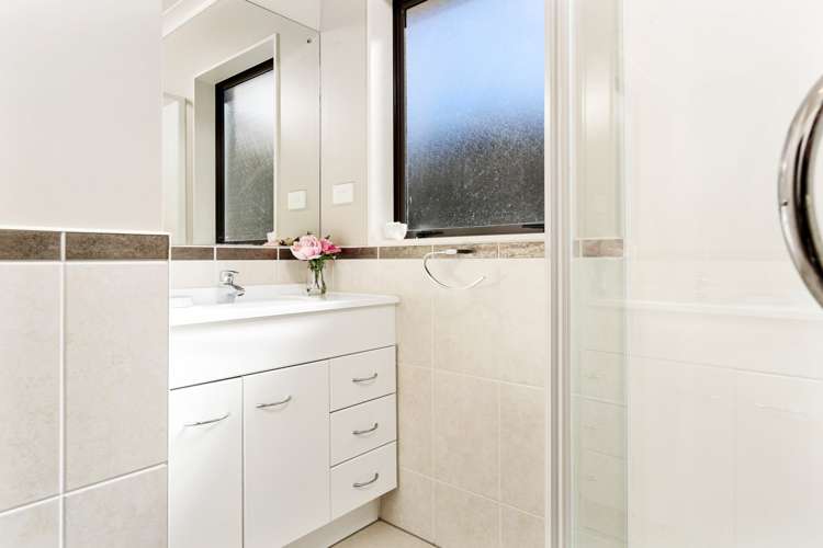 3 Baverton Drive Flat Bush_22