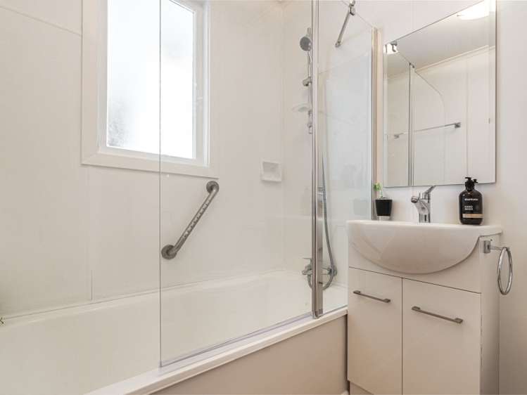 22 Roberts Road Te Atatu South_17