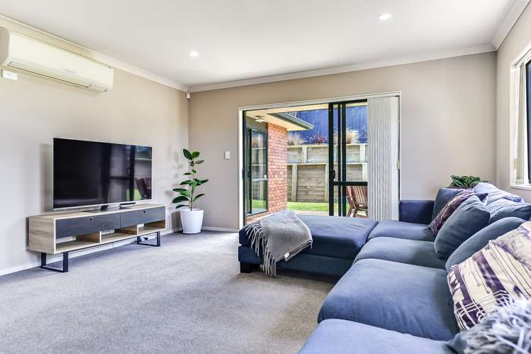 90 Farnborough Drive Grandview Heights_20