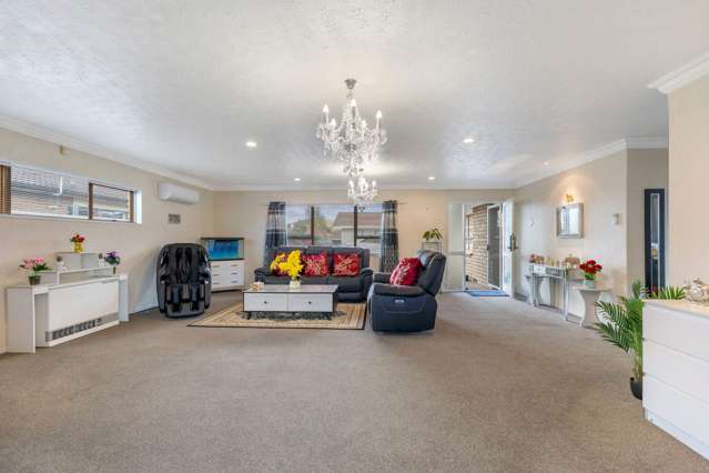 Family Home, Central Glenholme Location!
