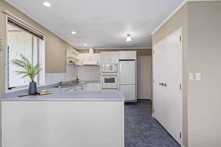 2/75 Howick Road Redwoodtown_4