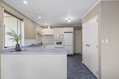 2/75 Howick Road_4