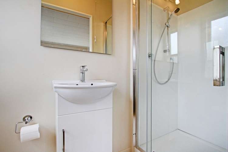 8 Maybelle Place Kelston_14