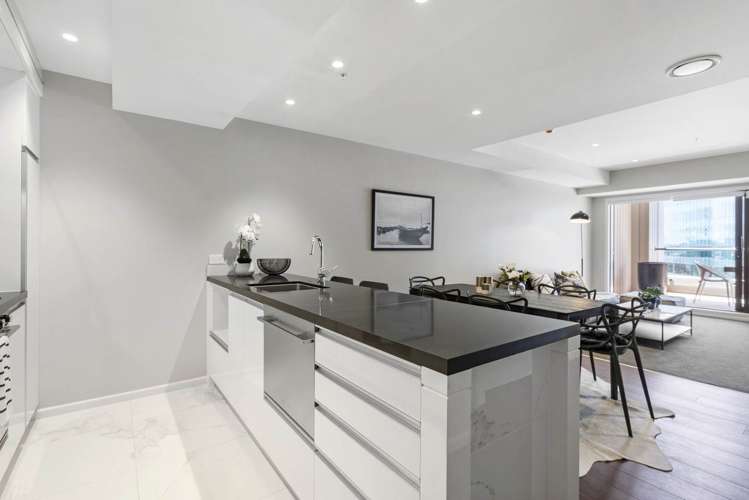 213/47 Beach Road City Centre_11