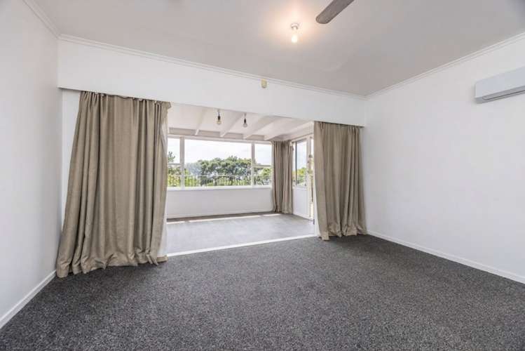 453 Scenic Drive Waiatarua_2