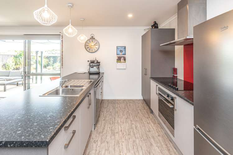 55 Magnolia Crescent Tawhero_5