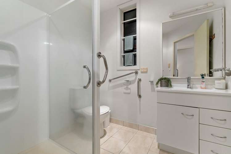 8 Vinter Terrace Mount Albert_11