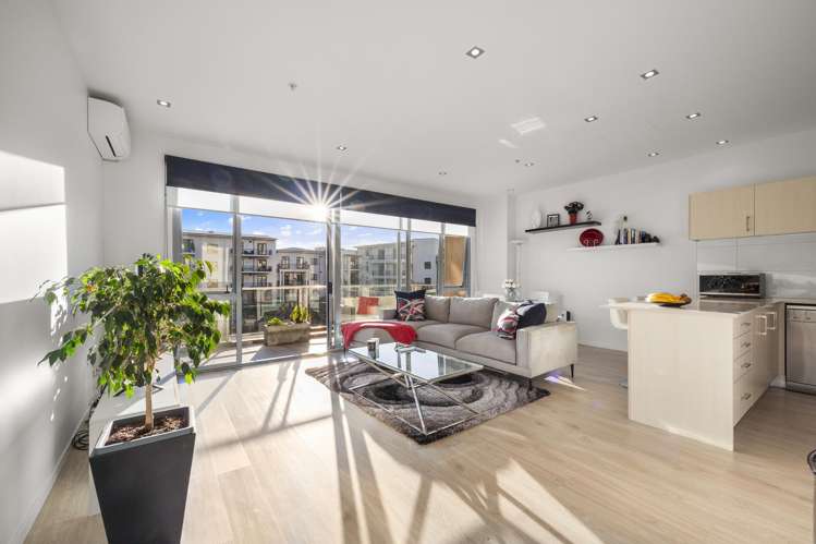 2E/16 Market Place_2