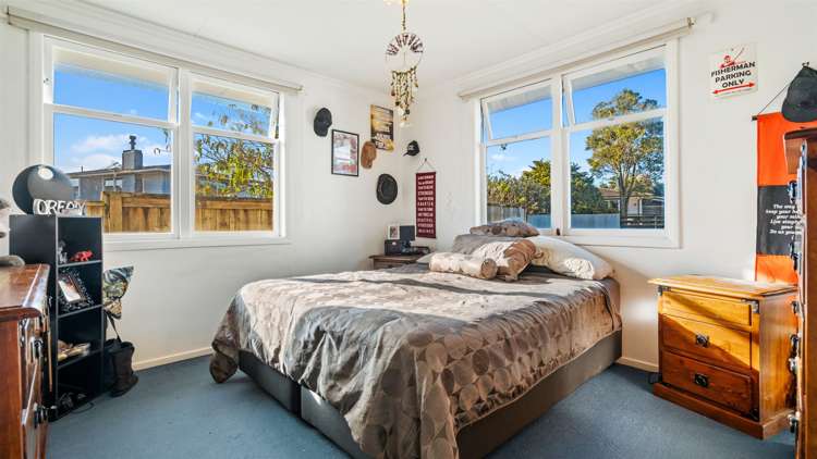 24 Stirling Grove Greerton_9