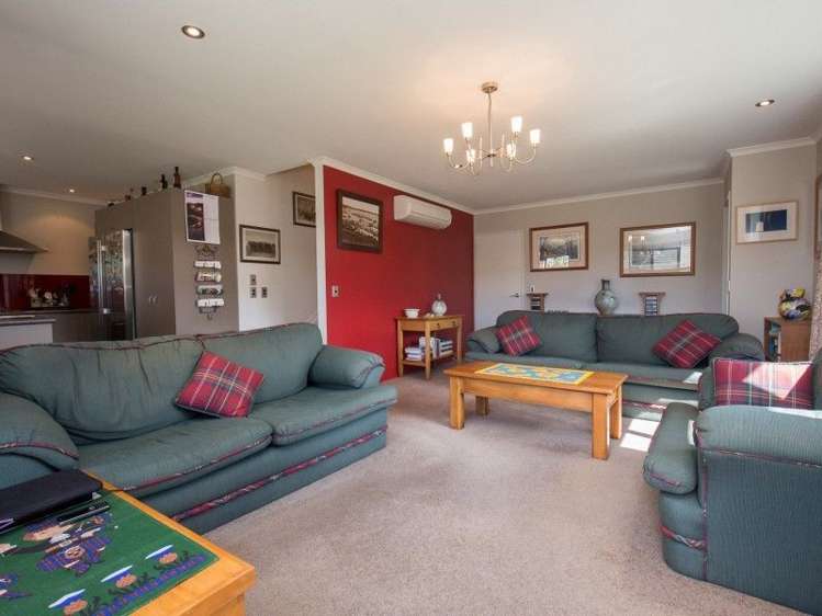 6 Hunt Place Albert Town_8