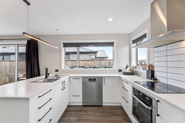 6 Catalina Crescent Burleigh_5