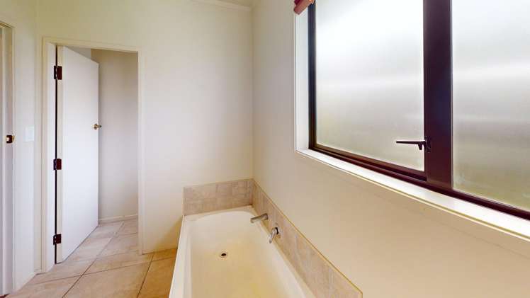 16 Dittmer Drive 10921_21