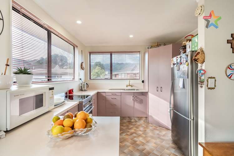 2/8 Hewer Crescent Naenae_5