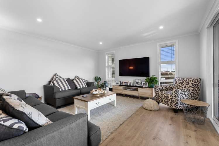32 OMAHURU ROAD  "Kahawai Point" Glenbrook_16