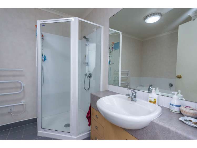 16 Stolford Crescent New Lynn_12