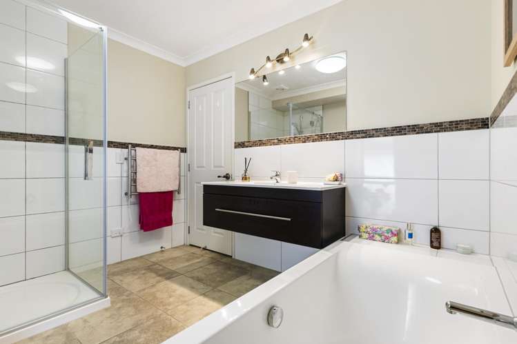 2 Crabb Fields Lane Riverhead_14