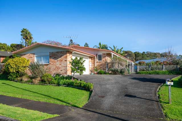Sunny Brick Home with Scenic Views