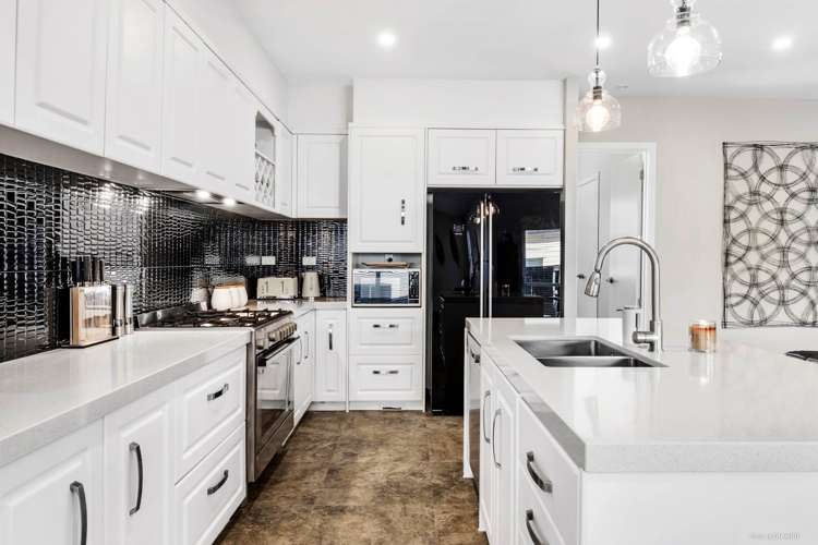 22 Knoll Rise Pukekohe_4