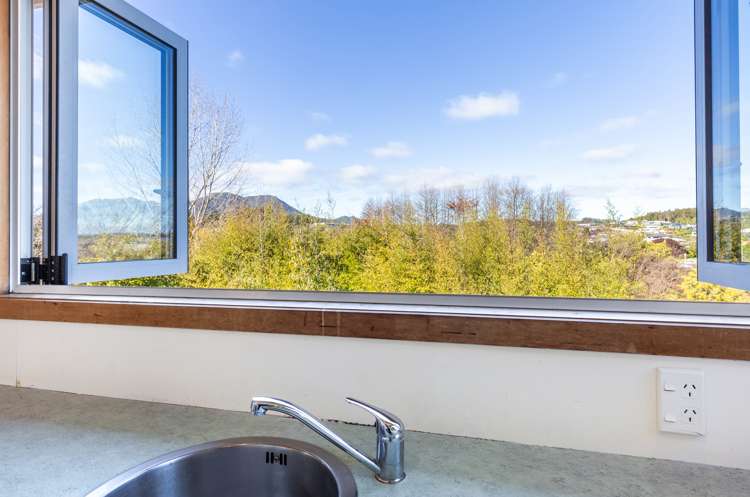 9 Armstrong Grove Hilltop_11