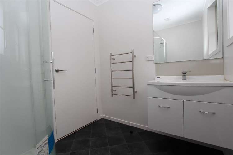 12 Chiefs Court Hamilton East_10