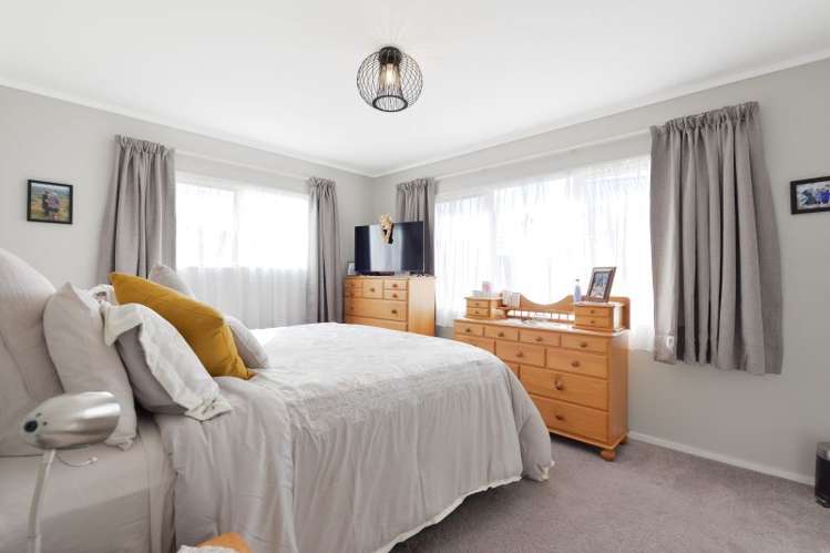 68 Dixon Road Glenview_12