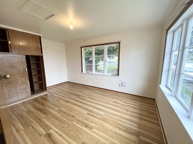 13 Netherlands Avenue Kelston_5