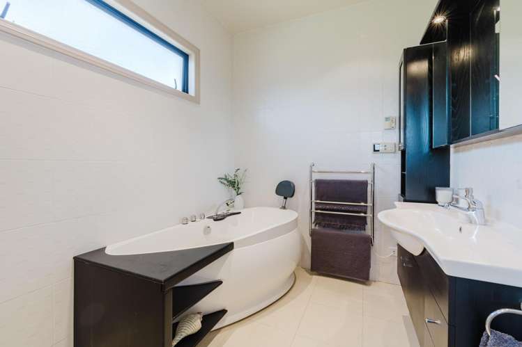 136 Lake Crescent Hamilton Lake_15